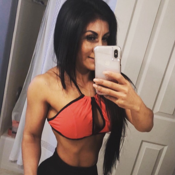 Meet your Posher, Janet - Picture 2 of 9